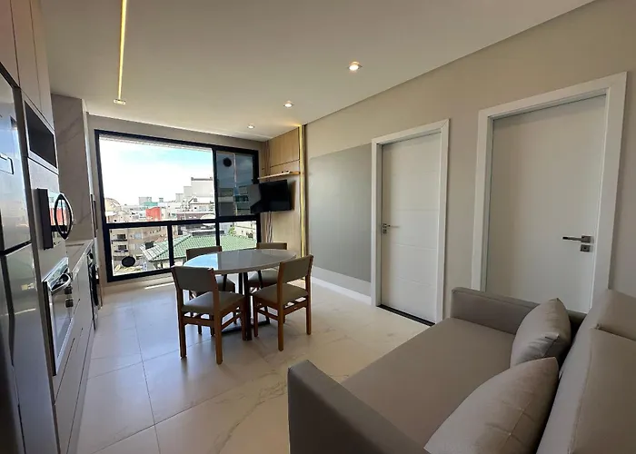 Apartamento Alto Padrão em Bombinhas à 70 metros da praia, com piscina aquecida, sala de jogos, academia e espaço kids!!